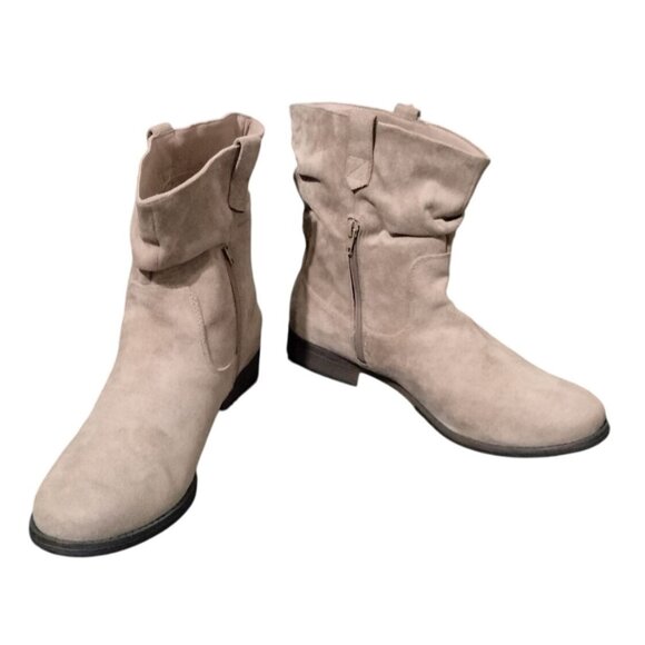 Ruiee Size 11 Ankle Boots Beige Slouchy Round Toe Low Calf Flat Booties - Picture 2 of 10